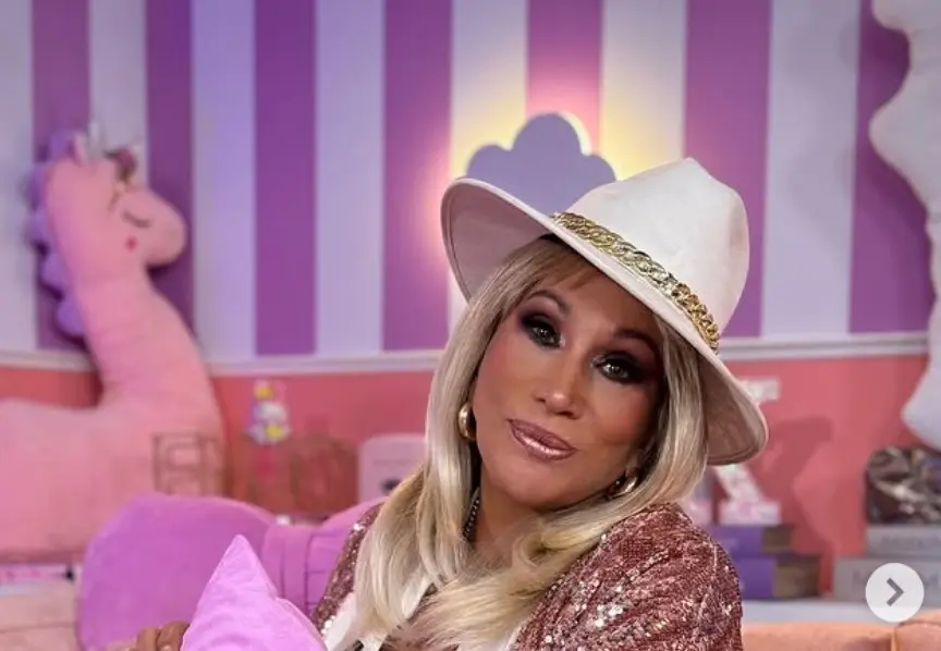 Actualmente tiene 72 años, es madre de dos hijos y abuela de tres nietas. En 2021 formó parte del elenco de la serie 'El juego de las llaves' y continúa activa como cantante.