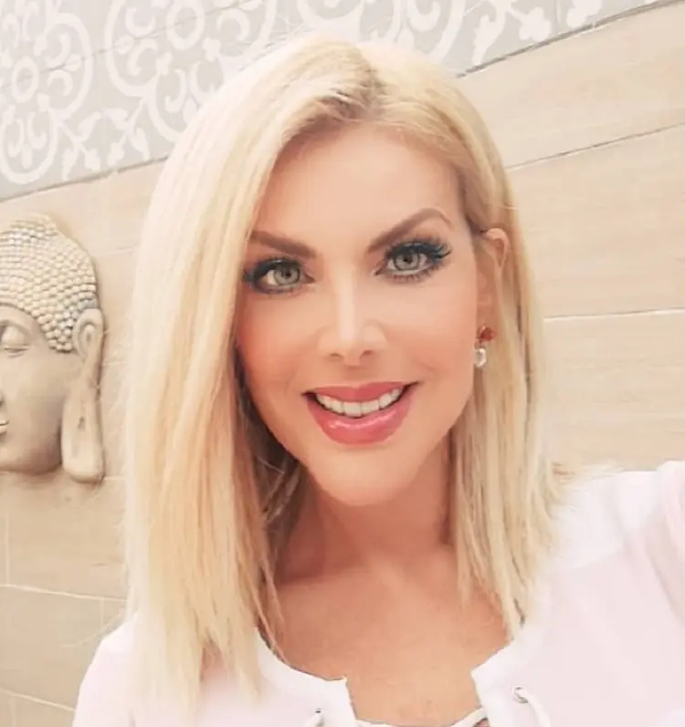 Ahora, a sus 57 años, está casada con Roberto Assad. Ha destacado en telenovelas como 'Un poquito tuyo' y también sigue con su carrera musical.