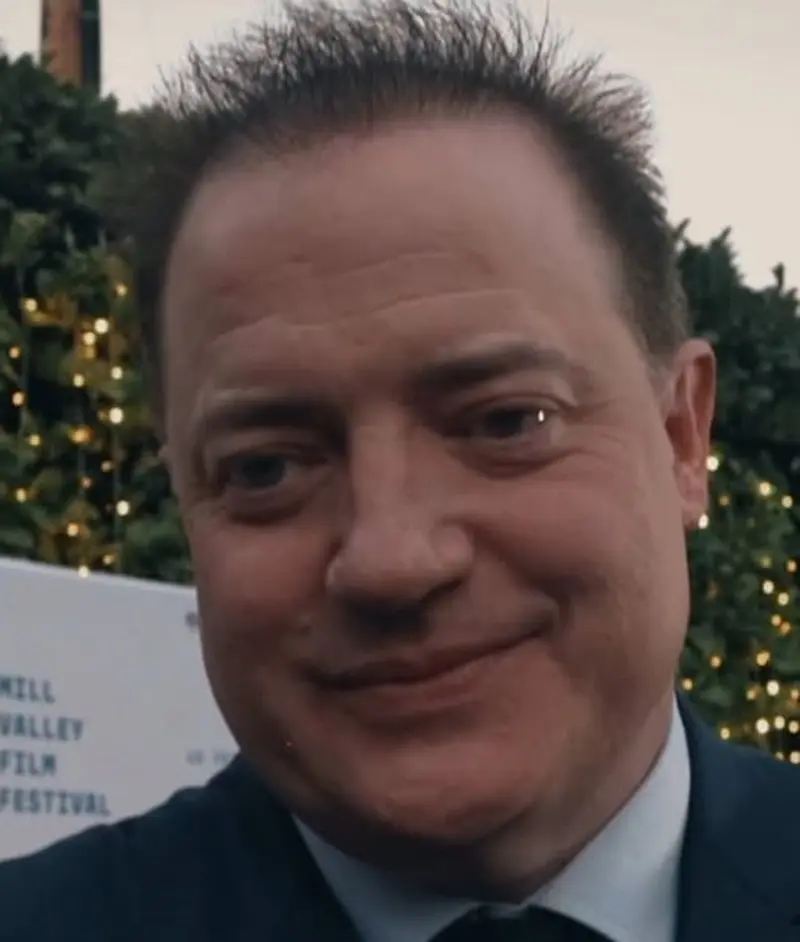 Ahora tiene 56 años, es padre de 3 hijos y mantiene un noviazgo con la maquilladora Jeanne Moore. En 2023 ganó su primer Oscar por la película 'La ballena'.