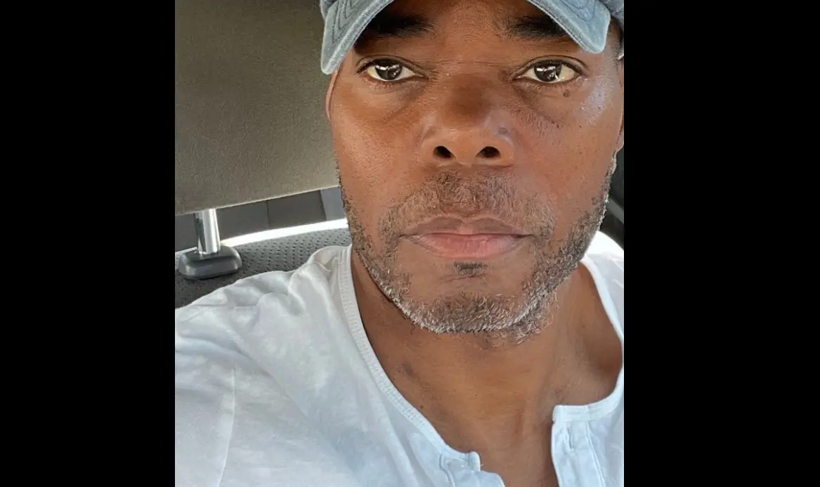 Ahora tiene 52 años, ha tenido participaciones especiales en las series '24' y 'CSI: Las Vegas'.