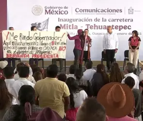 María Elena Ríos irrumpe evento de Sheinbaum; asegura que su agresor fue liberado 