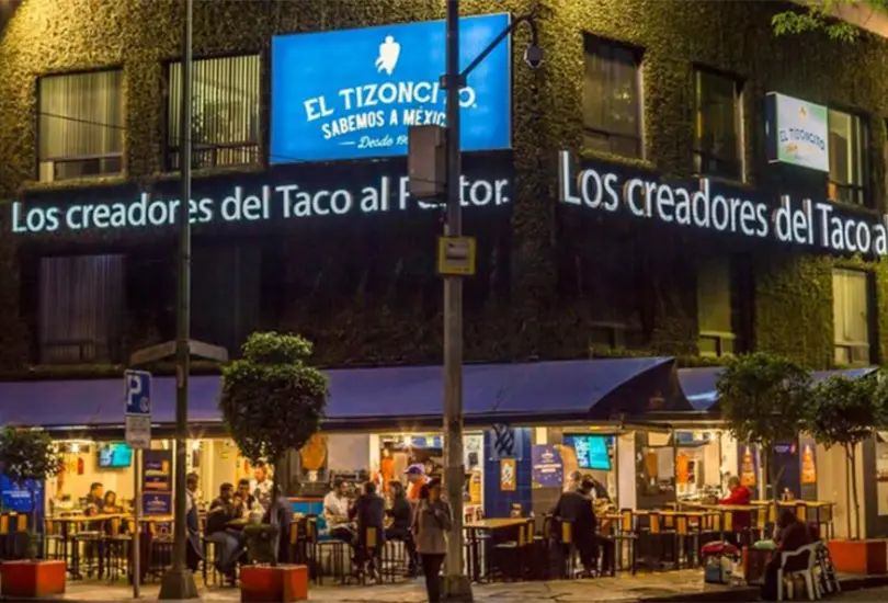 El taco, especialmente el al pastor, se ha consolidado como un &iacute;cono de la identidad mexicana.