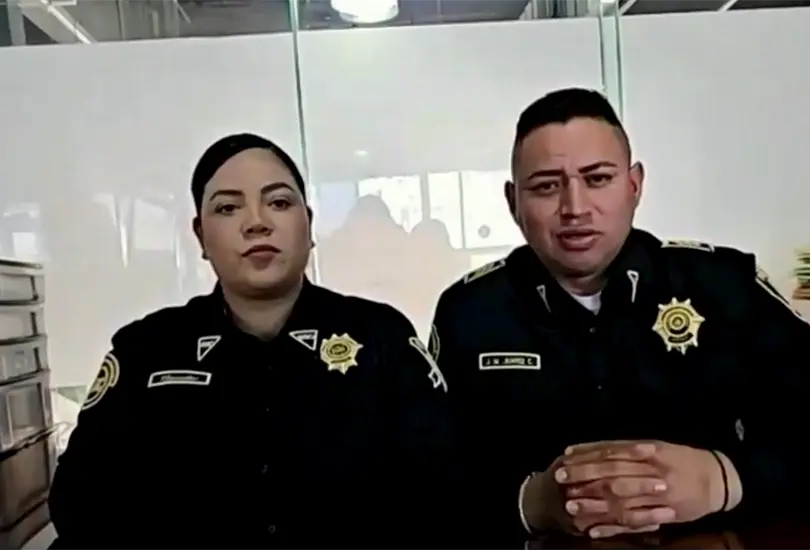 Polic&iacute;as salvan a dos ni&ntilde;os entre las llamas: El miedo estaba ah&iacute;
