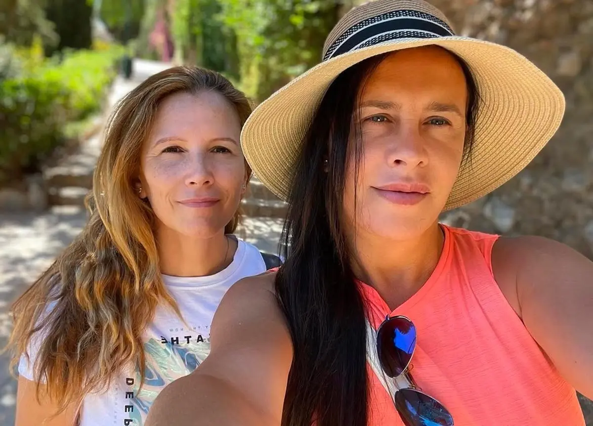 Actualmente, está casada con Marisa Gutiérrez, con quien tiene una hija.