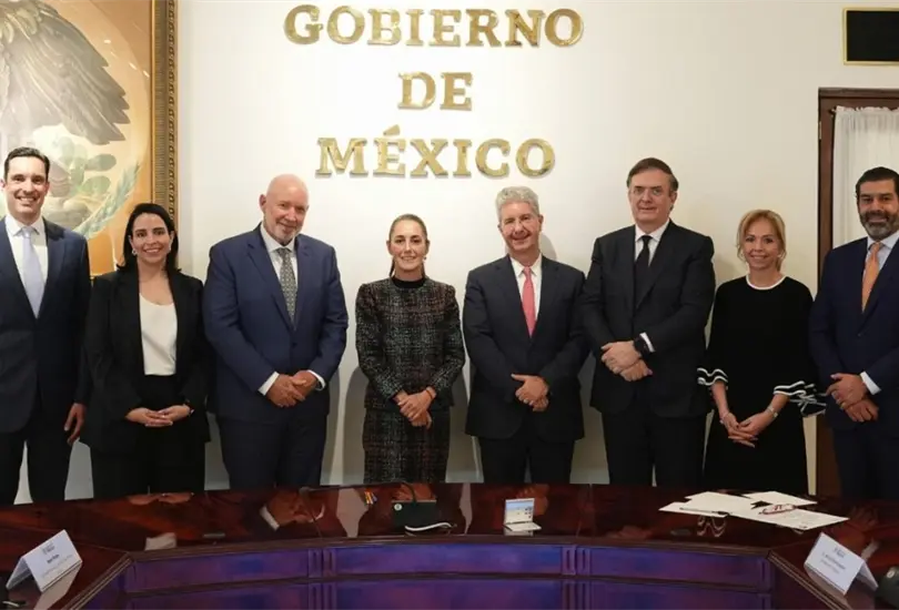 Sheinbaum durante la reuni&oacute;n con directivos de Nestl&eacute;. 