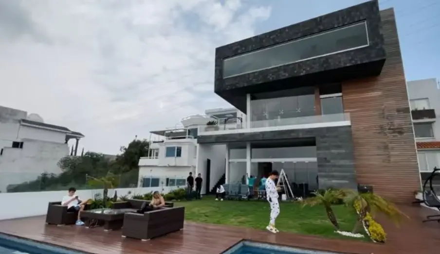 <br>Por medio de redes sociales, solía presumir las extravagancias de su casa.