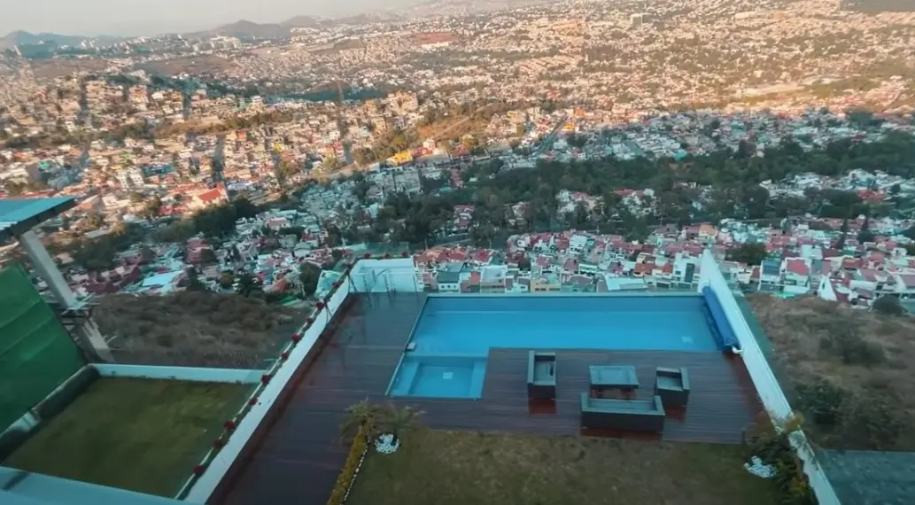 Tras la muerte de su papá en 2022, Fofo Márquez había prometido en sus redes sociales que iba a madurar para hacerse cargo de los negocios de su familia, pero no cumplió.<br>