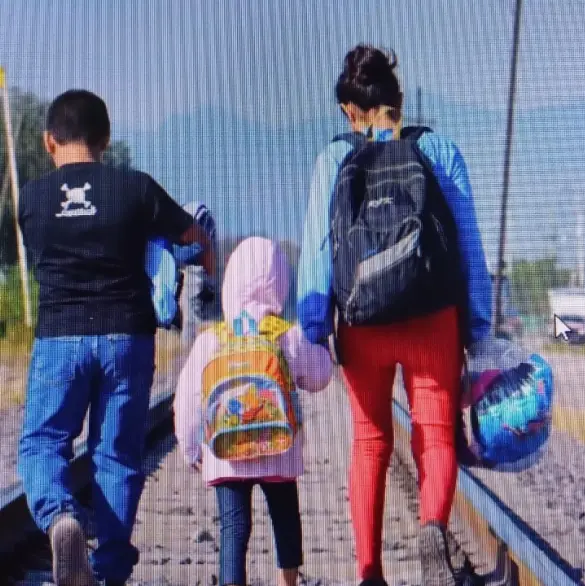 Me partió el corazón: niña se despide de su compañera por miedo a ser deportada