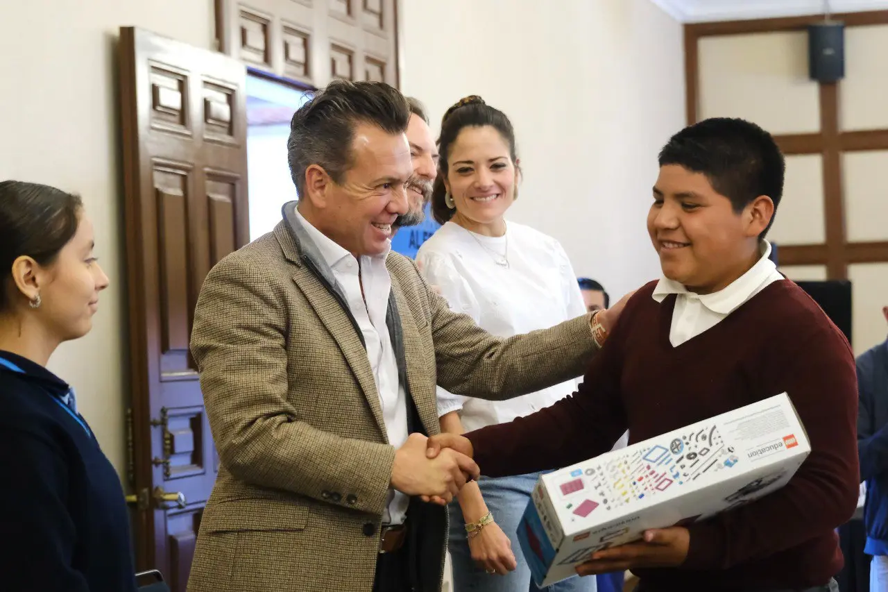  Pablo Lemus invertirá 5 mil MDP en aulas Google para mejorar la educación 