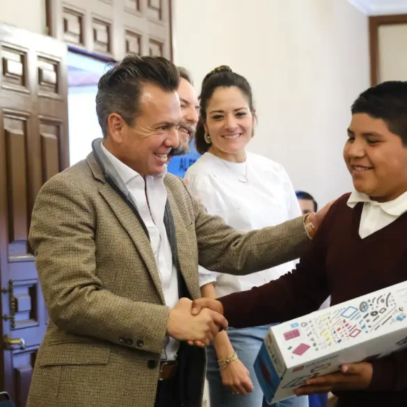 Pablo Lemus invertirá 5 mil MDP en aulas Google para mejorar la educación