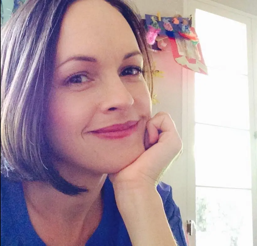 Ahora tiene 50 años, está casado con el actor Kenneth Mitchell y tienen una hija. Ha tenido apariciones especiales en series como 'Outcast' e 'Inteligencia colectiva'.