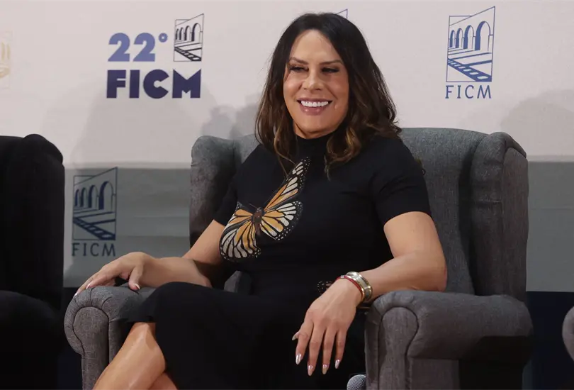 Karla Sof&iacute;a Gasc&oacute;n pide perd&oacute;n tras pol&eacute;micos tuits: