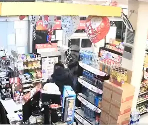 Policía mata a asaltante de Oxxo a balazos; su cómplie lo abandonó