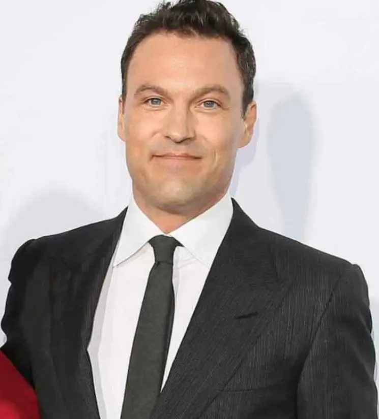 Ahora tiene 51 años y es padre de cinco hijos. Ha trabajado en otras series como Mujeres Desesperadas y Terapia con Charlie.