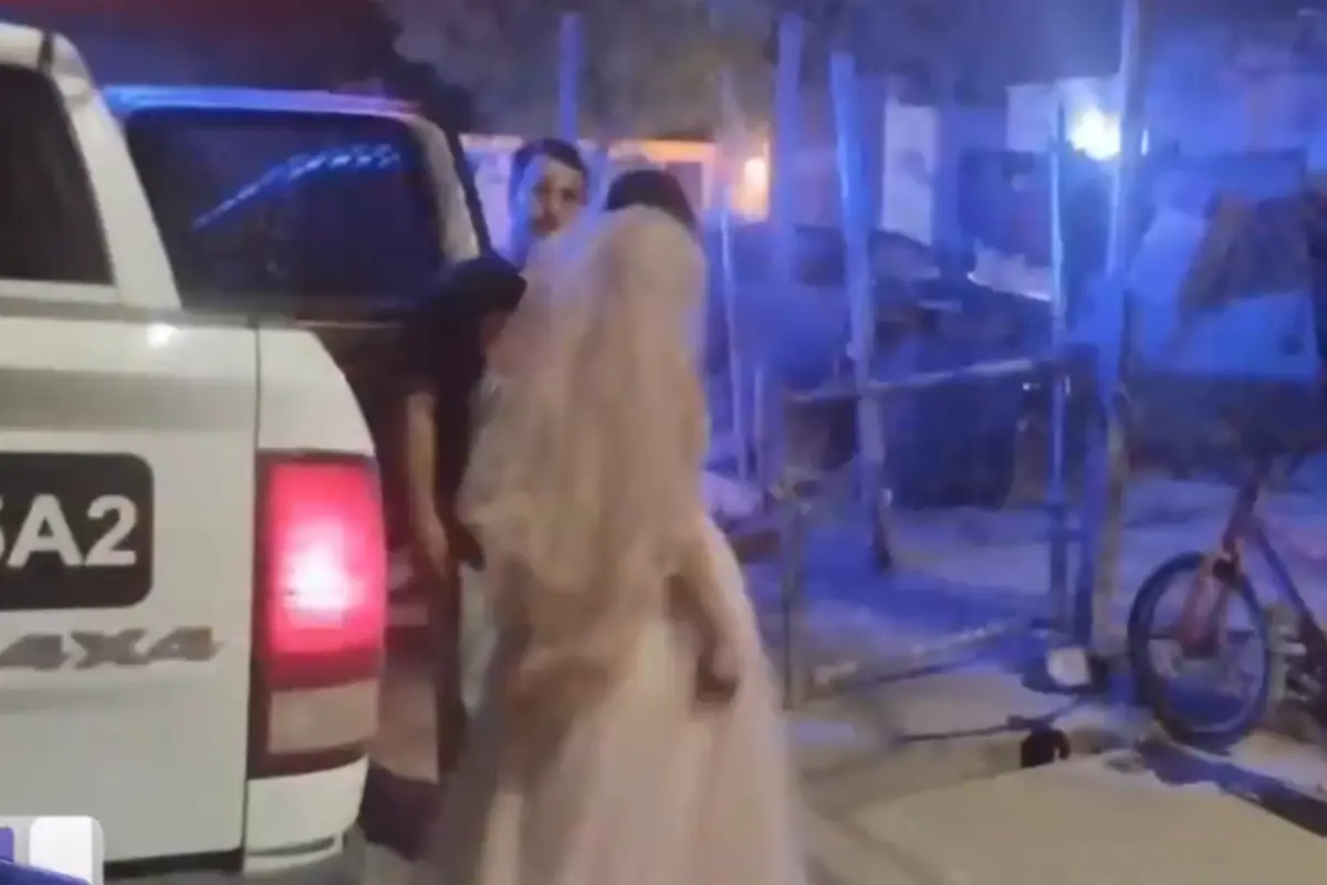  Mujer vestida de novia deambula por calles de Mexicali 