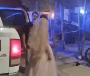 Mujer vestida de novia deambula por calles de Mexicali: Estaba desorientada