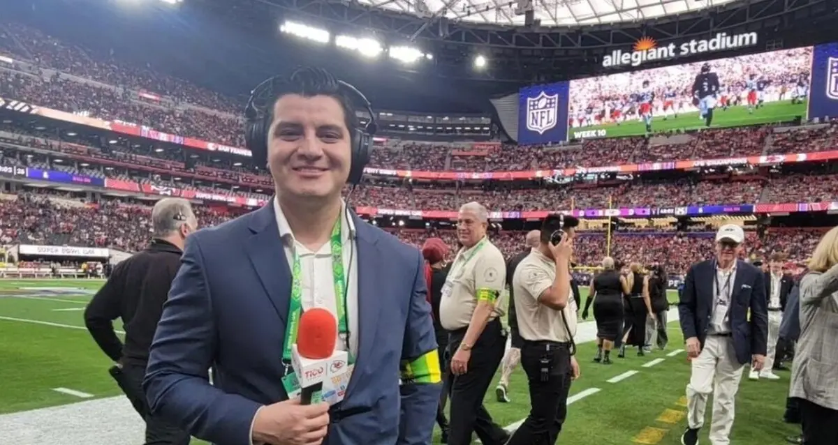  El periodista mexicano falleció en Nueva Orleans mientras cubría el Super Bowl. Autoridades investigan su muerte. 
 