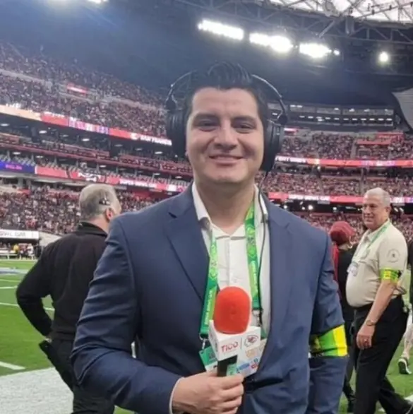 Famoso conductor mexicano muere en plena cobertura del Super Bowl LIX