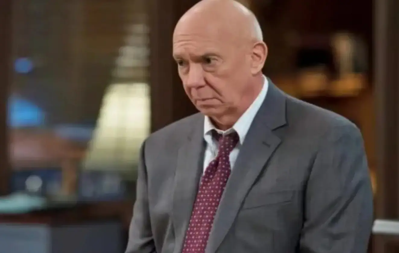 Ahora tiene 74 años y está casado con la artista Karen Florek desde 1983. En los últimos años ha destacado por su papel de Donald Cragen en 'Ley y orden: Unidad de víctimas especiales'.