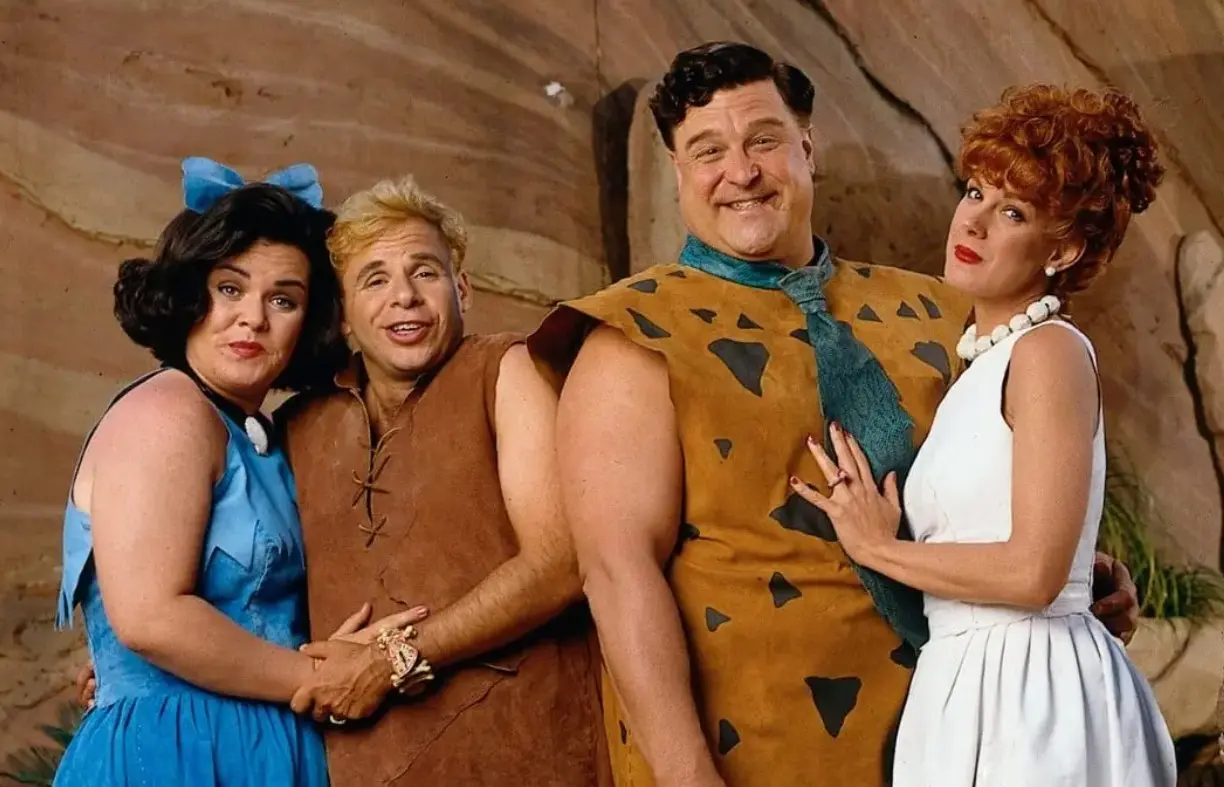 En 1994 se llevó al cine un live action de la exitosa caricatura 'Los Picapiedra'. En la trama, Pedro Picapiedra es ascendido a vicepresidente de la compañía donde trabaja, pero en realidad todo es una trampa para acusarlo de fraude. ¿Qué fue del elenco de 'Los Picapiedra' después de 31 años?