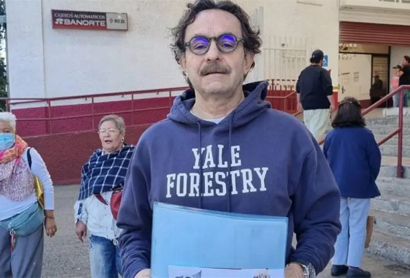 Quadri recoge tarjeta de Pensi&oacute;n del Bienestar.