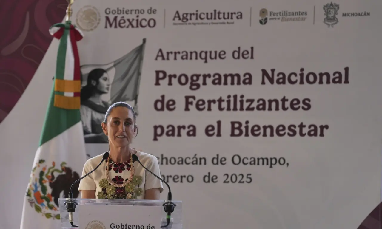  Claudia Sheinbaum se encuentra en Michoacán brindando información del Programa Nacional de Fertilizantes para el Bienestar 