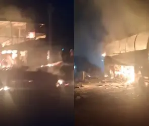 Terror en Tabasco: camión de pasajeros se calcina tras chocar contra un tráiler