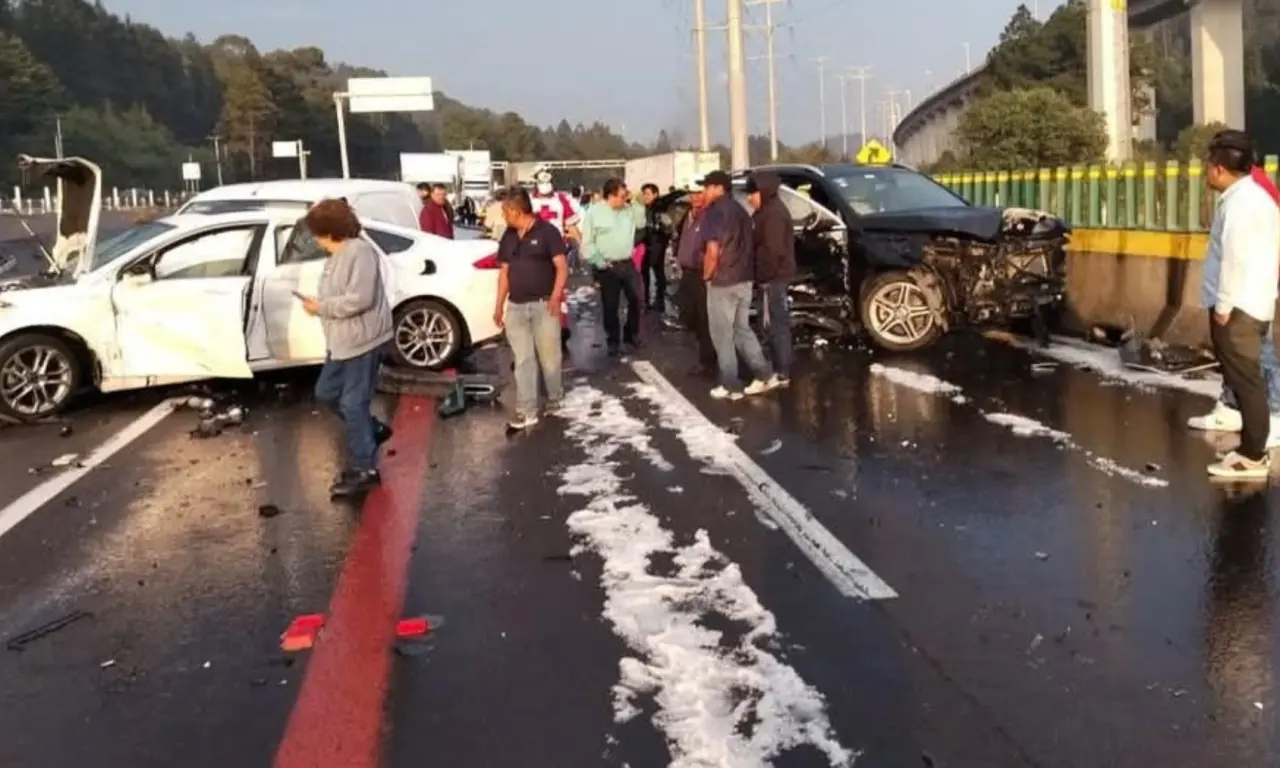  Fuerte granizada provoca carambola de 29 vehículos en la México-Toluca 