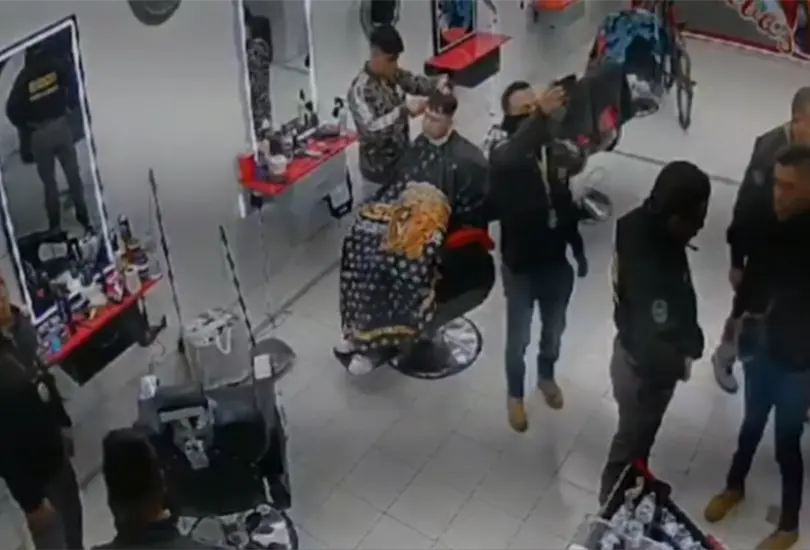 As&iacute; siembran droga polic&iacute;as en barber&iacute;as del Edomex 