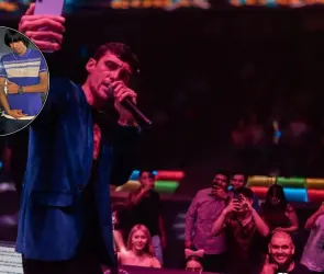 Momento exacto del ataque al cantante Cessar Román durante su concierto