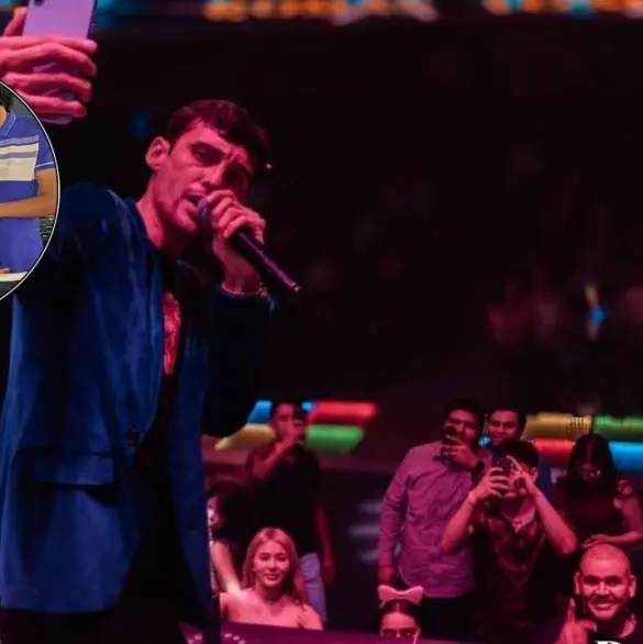 Momento exacto del ataque al cantante Cessar Román durante su concierto