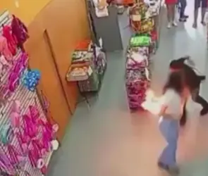 Joven termina envuelta en llamas tras la explosión de su celular en su bolsillo