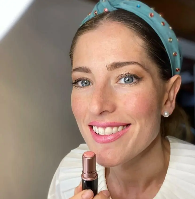 Se mantiene activa en Instagram, donde tiene casi 196 mil seguidores y comparte recetas, clases de yoga y novedades de su trabajo.