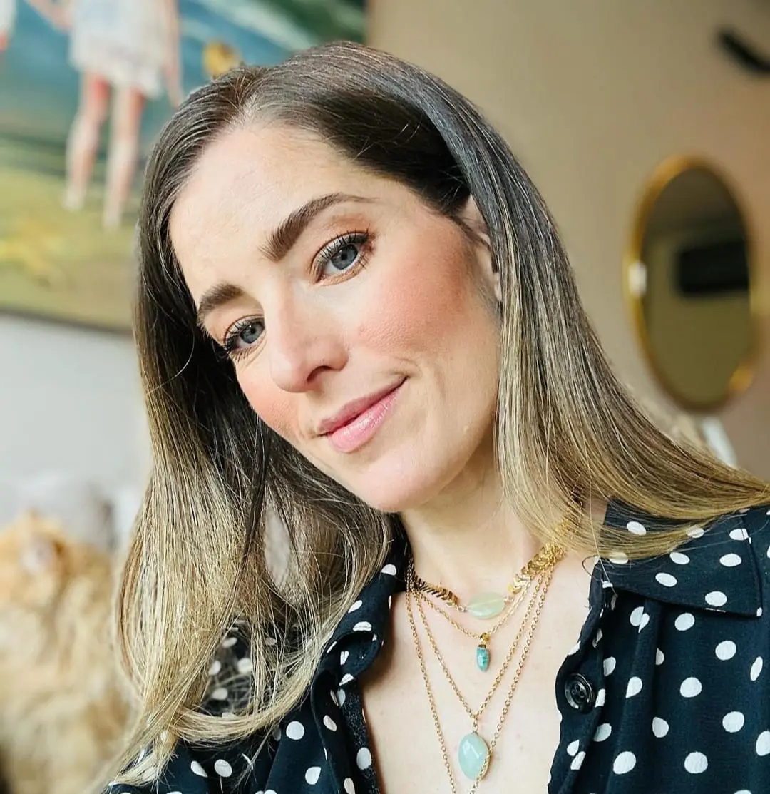 Ese mismo año, debutó como actriz en la telenovela 'Enamórate' y comenzó su faceta como conductora en 'Con sello de mujer'.