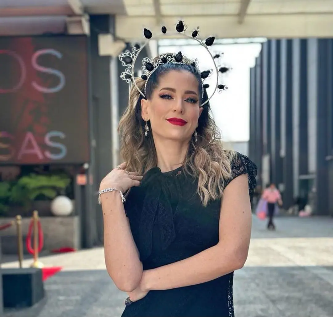 En 2022, publicó el libro de cuentos infantiles Siente y canta con María Inés.