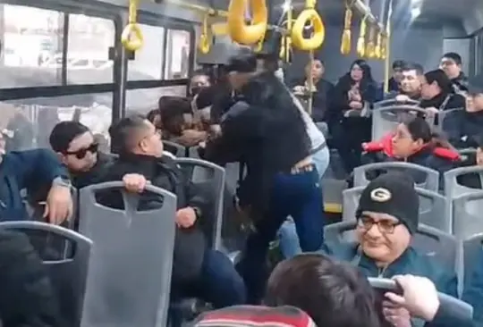 Pasajeros golpean a ladrón y frustran asalto de transporte público