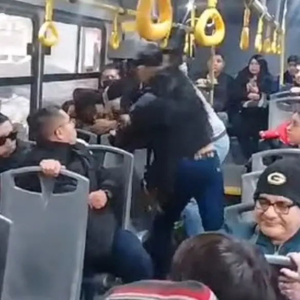 Pasajeros golpean a ladrón y frustran asalto de transporte público