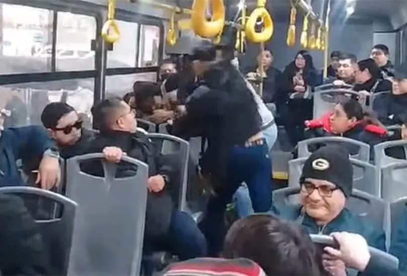 Pasajeros golpean a ladr&oacute;n y frustran asalto de transporte p&uacute;blico