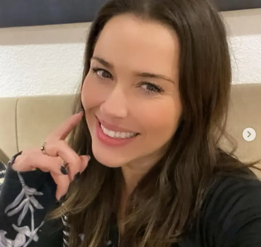 Ahora tiene 43 años y ha participado en otras telenovelas como 'Un camino hacia el destino' y 'Te doy la vida'.