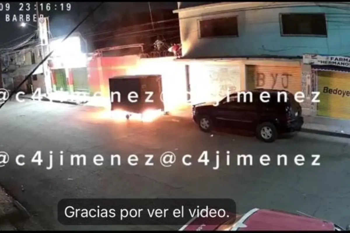  Mujer incendia barbería de su ex novio tras ruptura amorosa 