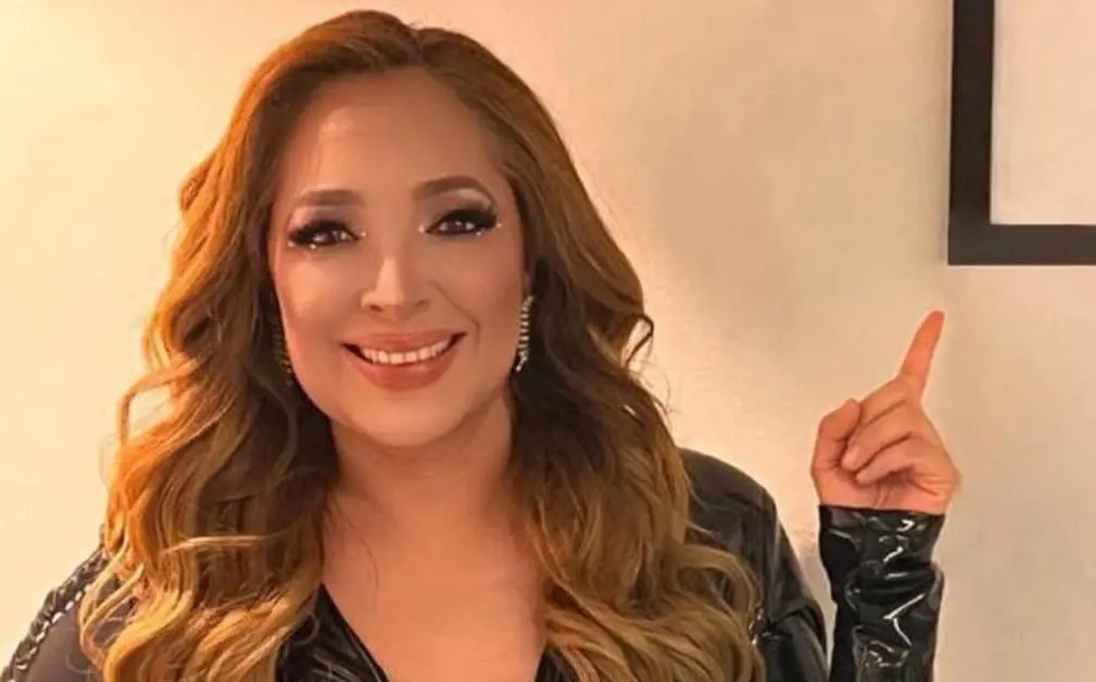 Su álbum Una mujer incluyó el éxito Sin ti no hay nada y fue lanzado tanto en México como en España.