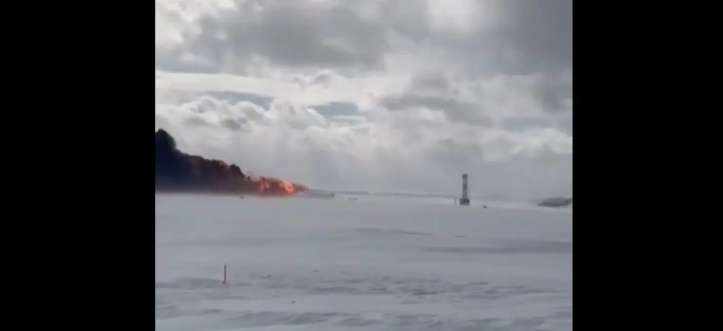 El avión se prendió al aterrizar. Especial.