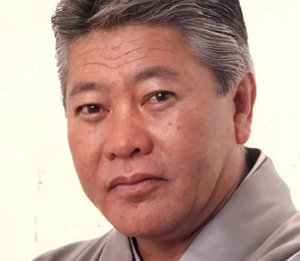 Falleció el 2 de mayo de 1996 a la edad de 60 años. Trabajó en series como 'La ley de Los Ángeles' y '21 Jump Street'.