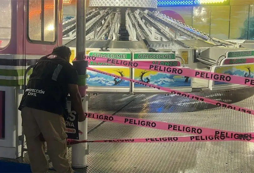 Joven cae de juego mec&aacute;nico en feria de Cozumel