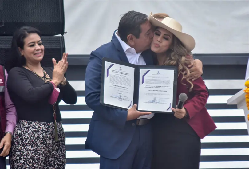 Las familias que se verán beneficiadas tras la postergación de la ley contra el nepotismo. Las familias que se verán beneficiadas tras la postergación de la ley contra el nepotismo.