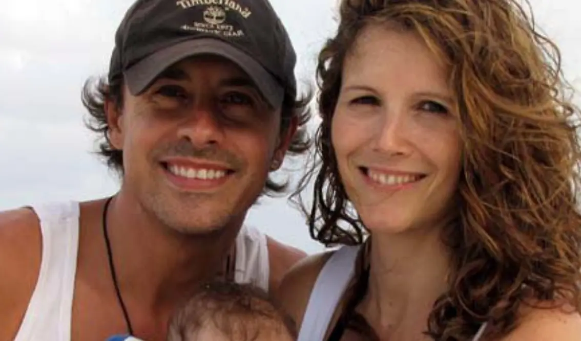 Se conocieron en Alcobendas, un municipio cercano a Madrid, cuando Karla Sofía tenía 19 años.