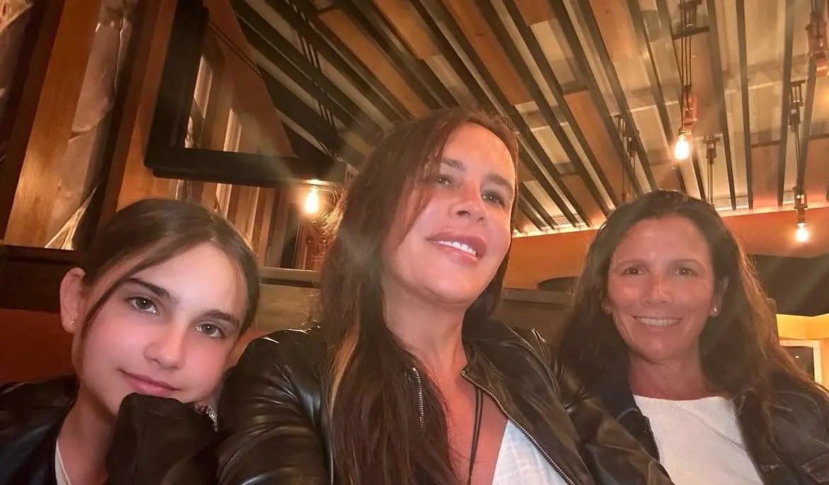 Marisa y Victoria Elena suelen acompañar a Karla Sofía en sus viajes de trabajo a diferentes países.