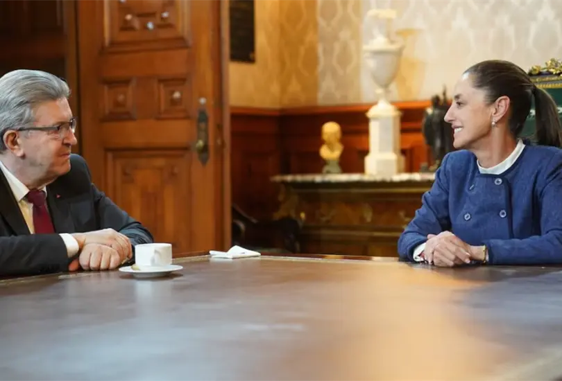 La presidenta Claudia Sheinbaum junto con el pol&iacute;tico franc&eacute;s Jean-Luc M&eacute;lenchon.