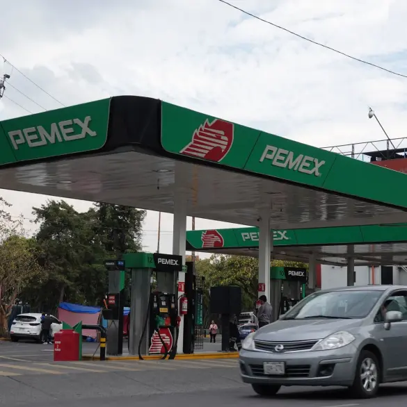 Gasolina topada: ¿Beneficia o afecta el precio máximo de 24 pesos?