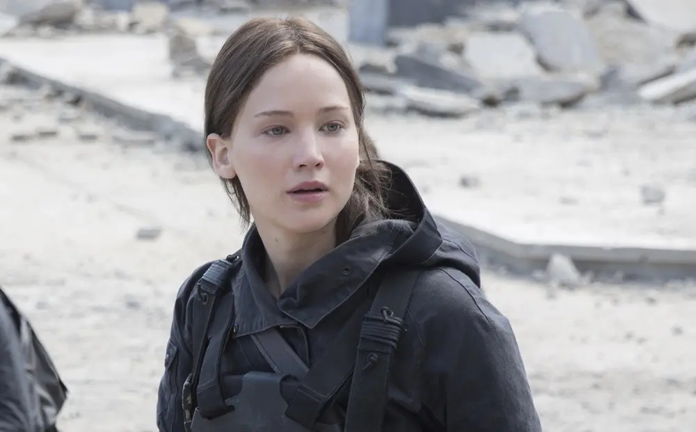 Los juegos del hambre: Sinsajo (Parte 1 y 2) (31 de marzo). Tras el final de los juegos del hambre N.&ordm; 75, Katniss vuelve al Distrito 13 y se convierte en el s&iacute;mbolo de una gran rebeli&oacute;n contra el Capitolio.